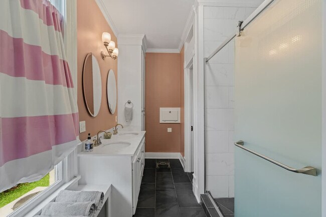 Building Photo - 509 Dabbs St