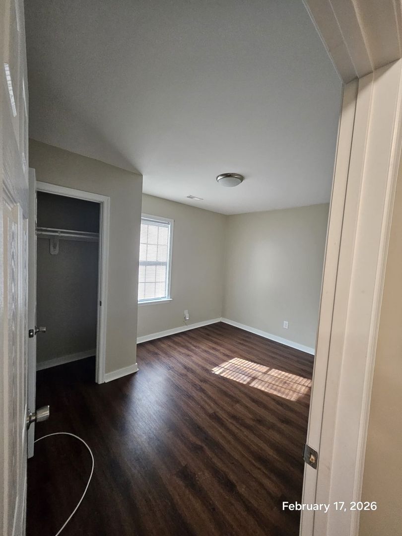 Building Photo - 2005 Dublin St