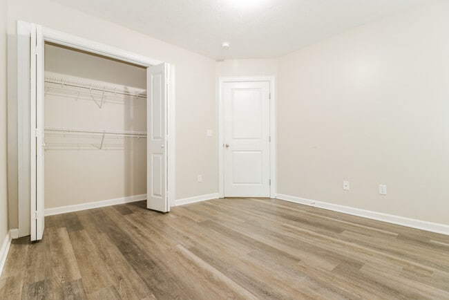 Building Photo - 1977 Kenlock Dr