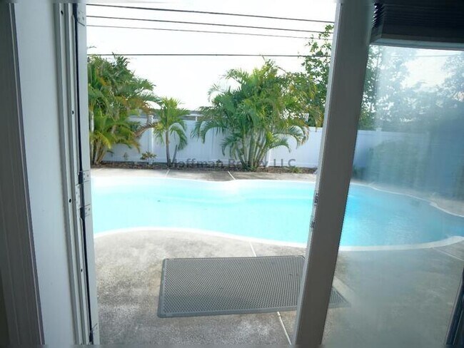 Building Photo - 3-Bedroom Pool Home in St. Pete
