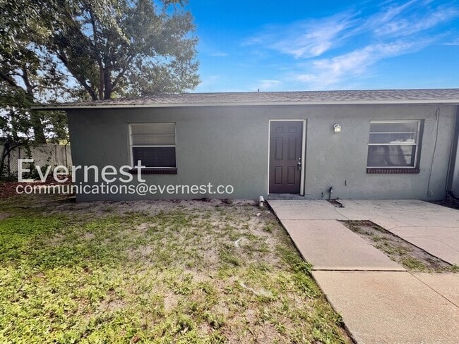 Building Photo - 3062 St Paul Dr