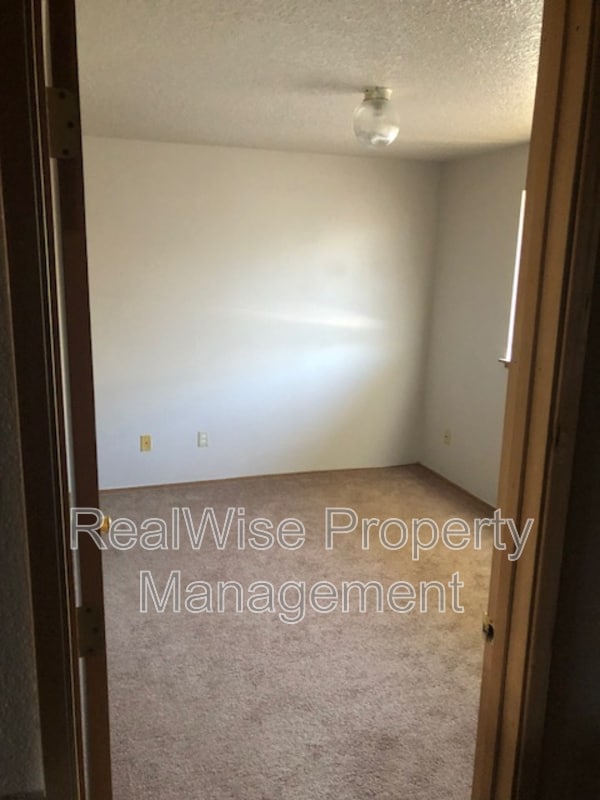 Building Photo - 2933 SE 38th Court