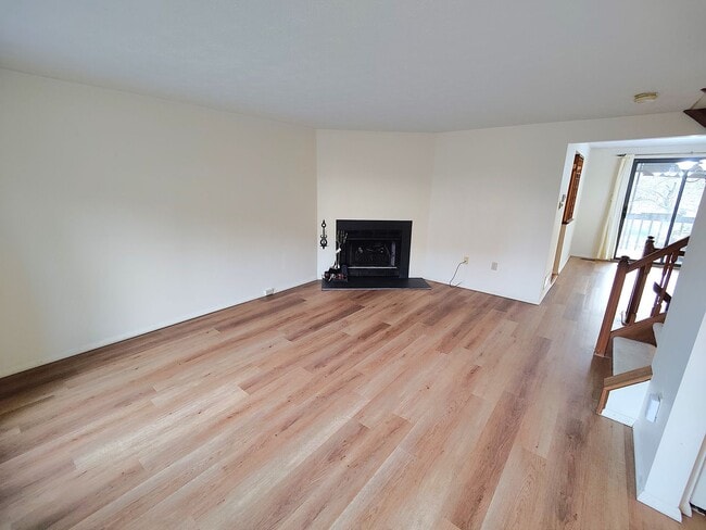 Building Photo - *Spacious & Conveniently Located 3BD/2.5BA Townhouse Available in Bethel Park*