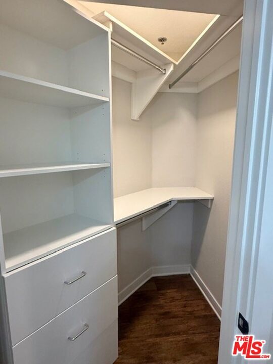 Building Photo - 7660 Beverly Blvd