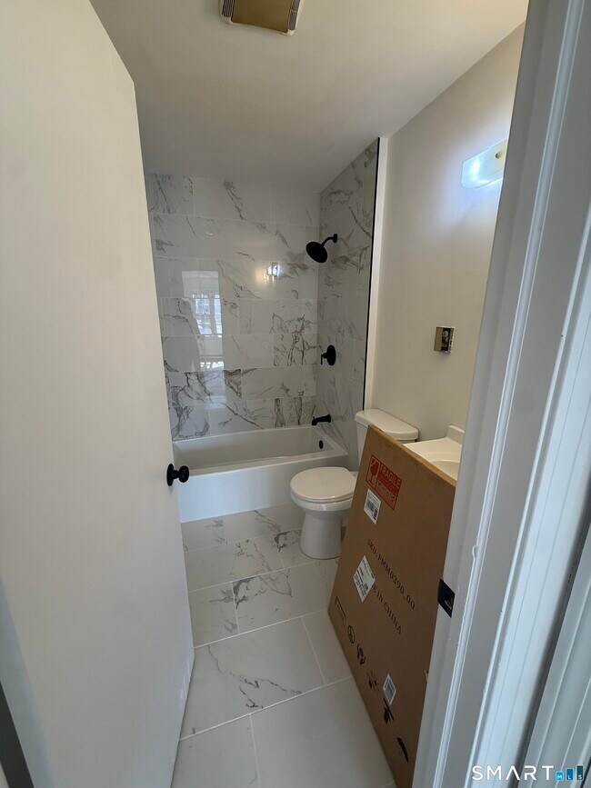 Building Photo - 14 Averill Pl