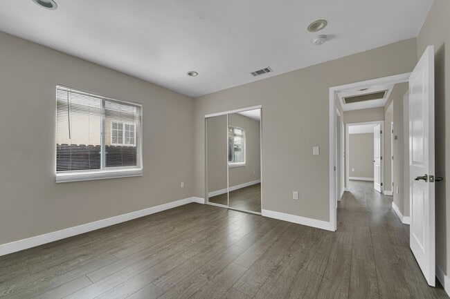 Building Photo - 7237 Tujunga Ave