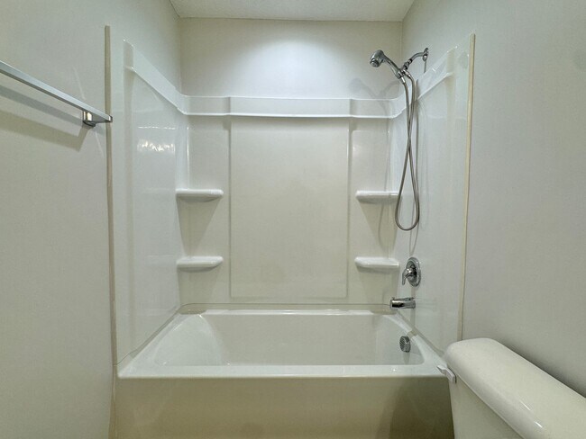 Building Photo - $500 RENT CREDIT | AVAILABLE NOW! (Pet Friendly)