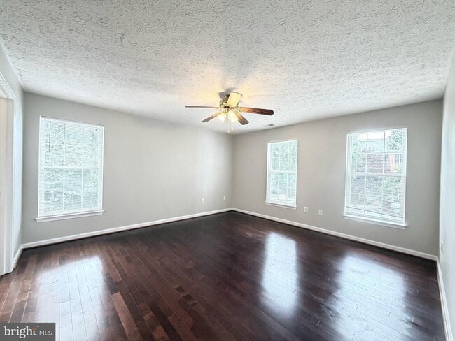 Building Photo - Beautiful 2BR/2BA Condo in Piney Orchard.