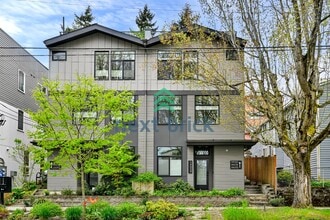 Building Photo - Charming 2-Bed, 2-Bath Townhouse Retreat in Seattle's Vibrant Heart – 1100 Sq Ft of Modern Living!
