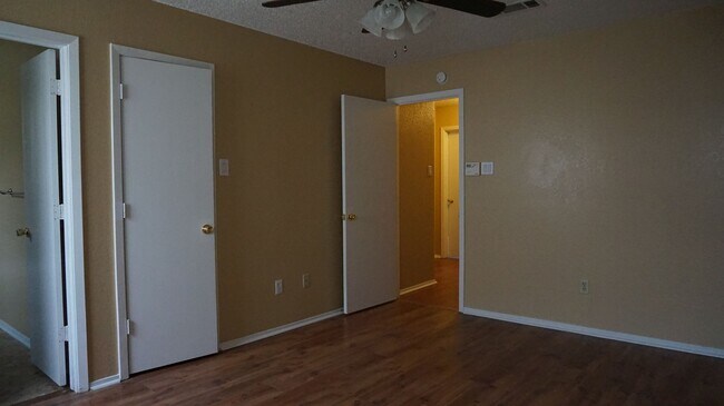 Building Photo - 2806 Derby Dr