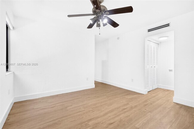 Building Photo - 3522 SW 25th St