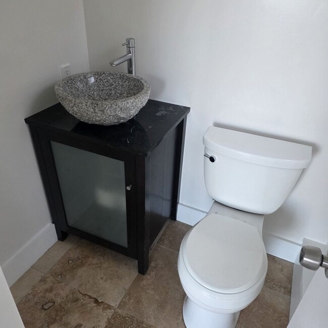 Building Photo - Live on the Water in Sausalito — 2BD with Direct Beach Access