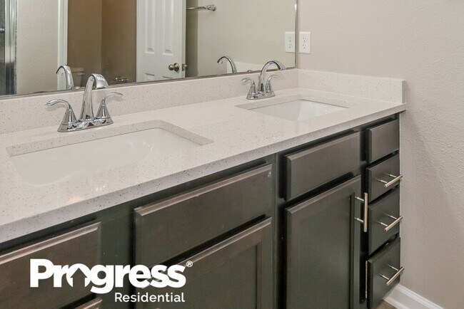 Building Photo - 1390 Sarahs Landing Dr