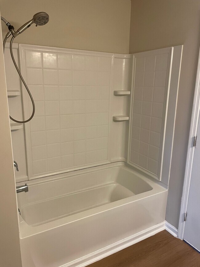 Building Photo - 107 Wisteria Ct