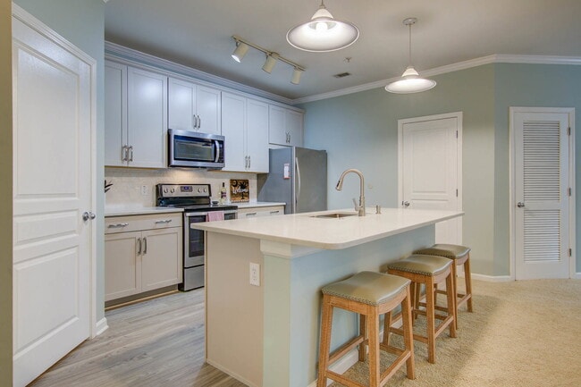 Building Photo - 600 Bucksley Ln