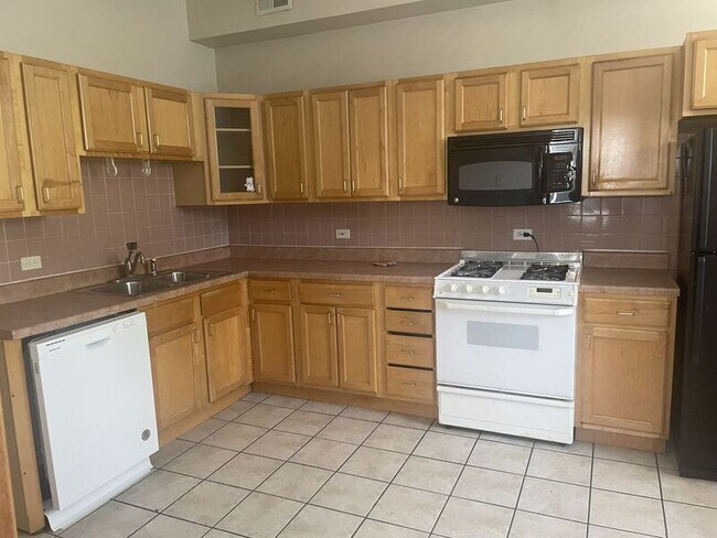 Primary Photo - 902 N California Ave