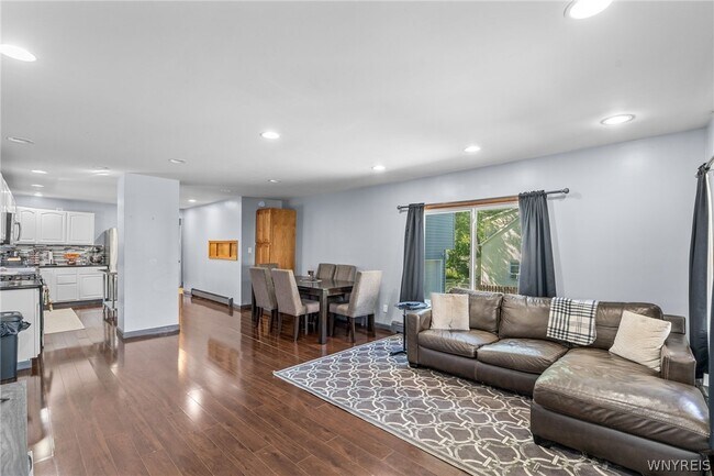Building Photo - 114 Flohr Ave