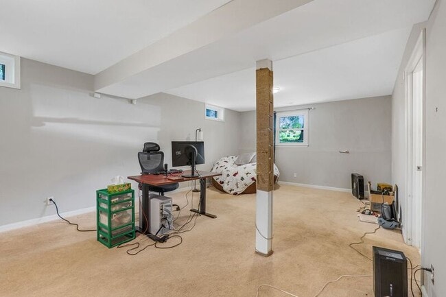 Building Photo - 1703 Sherwood Dr