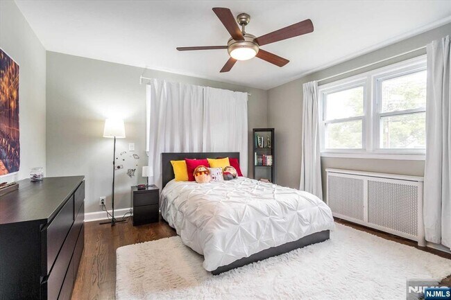 Building Photo - 354 Plaza