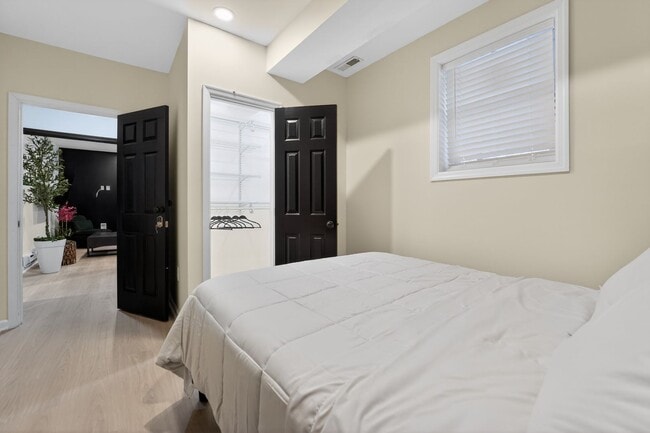 Building Photo - Private Basement Apartment for Rent!