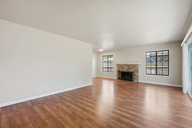 Building Photo - Beautiful Spacious 3-bedroom 1.5-Bath Home in Concord!