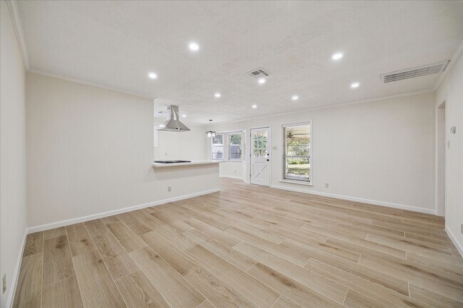 Building Photo - 9631 Philmont Dr