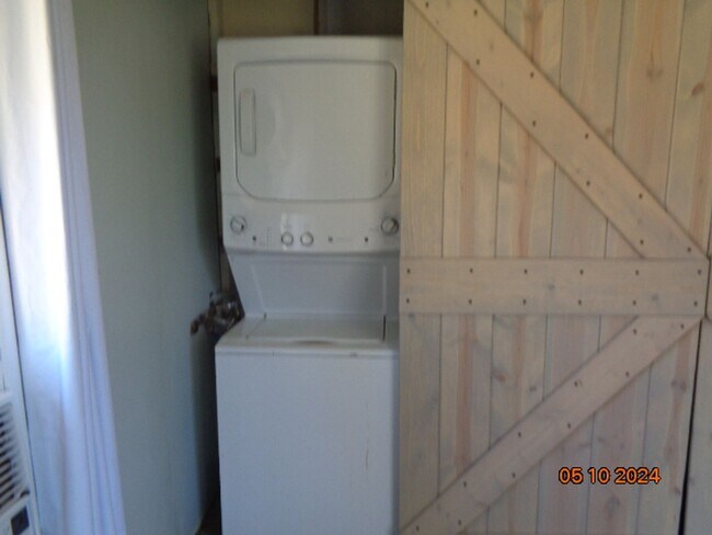 Building Photo - Bruckner/51st St West