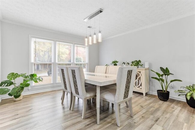 Building Photo - 1646 Desford Ct SW