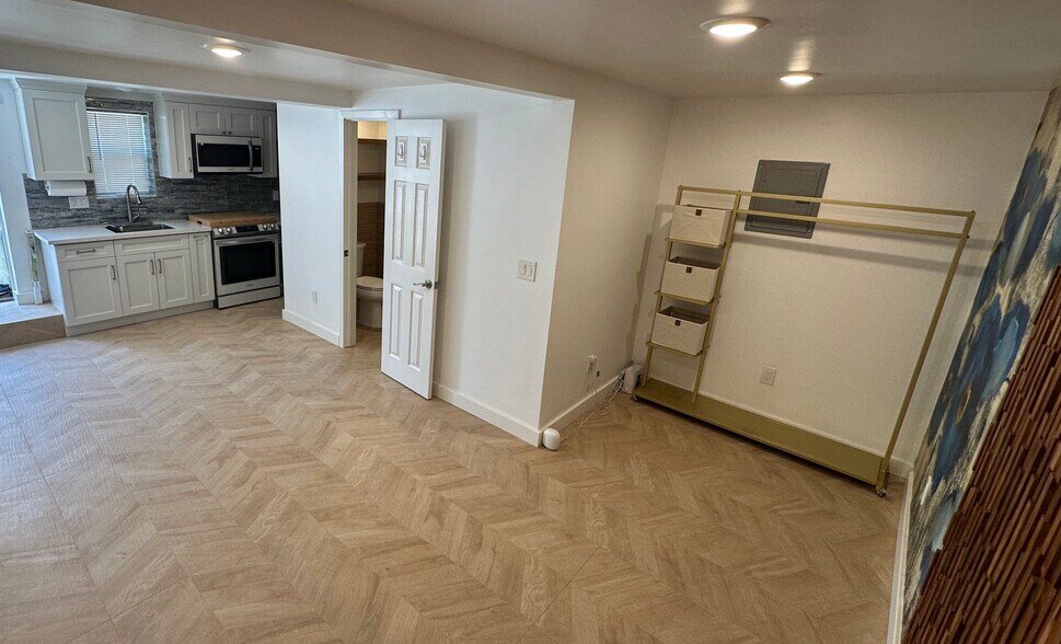 Building Photo - 3351 Hamilton Way