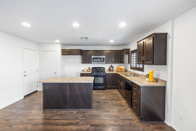 Building Photo - 7161 Bella Strada Dr