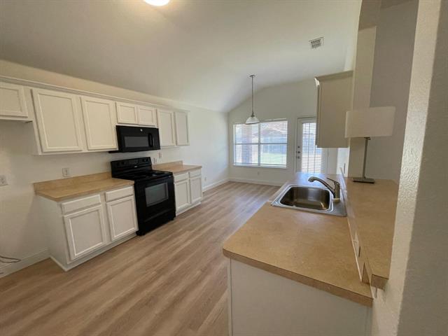 Building Photo - 2049 Sunny Side Dr