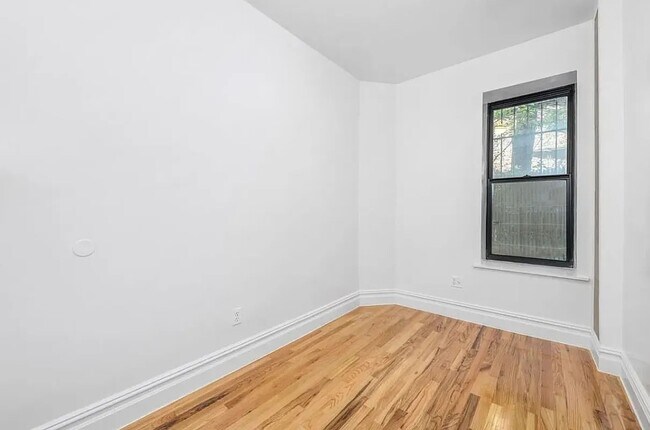 Building Photo - 115 Perry Street