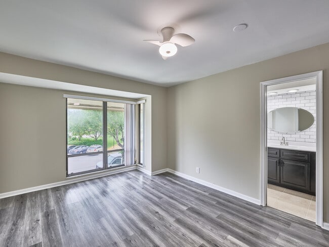 Building Photo - 6040 Glendale Dr