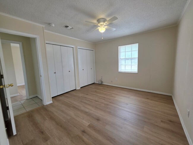 Building Photo - 5BR/2BA home with large family room
