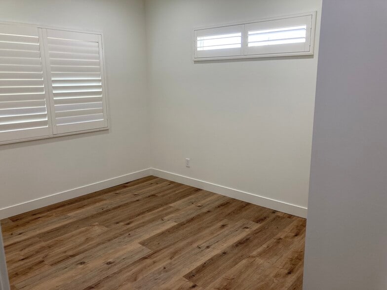 1st bedroom - 648 N Serrano Ave