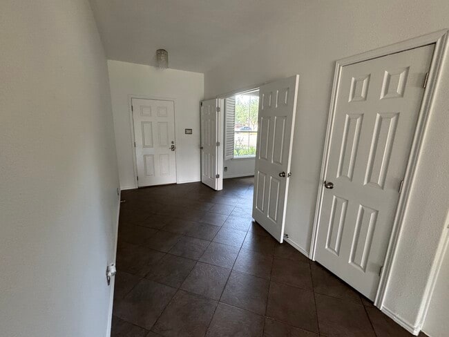 Building Photo - 3618 Wolf Dr