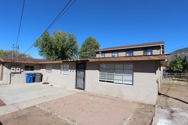 Building Photo - Bright 3-Bedroom Single-Level Duplex with Garage | 1,166 Sq Ft | Convenient Flagstaff Location