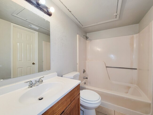 Building Photo - 24202 4 Sixes Ln