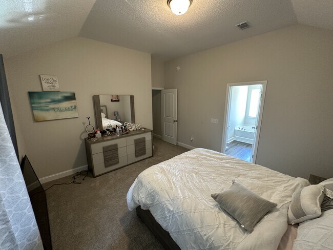 Building Photo - 544 Abode Ave