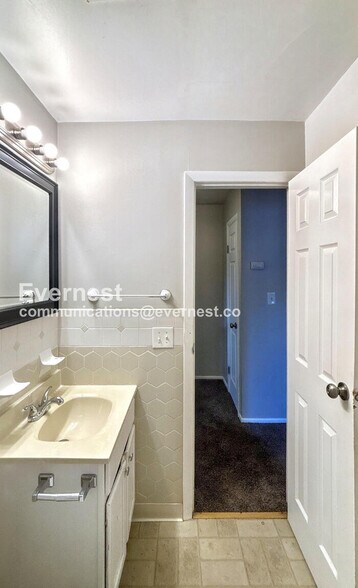 Building Photo - 2143 Wadsworth Dr