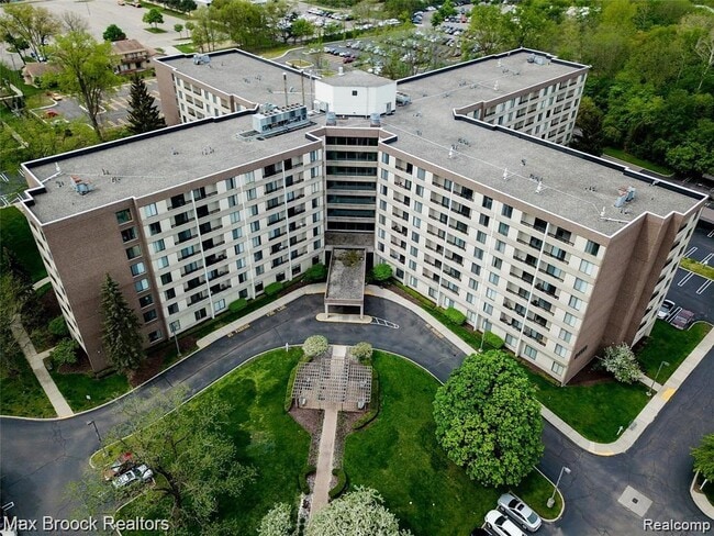 Primary Photo - 24111 Civic Center Dr