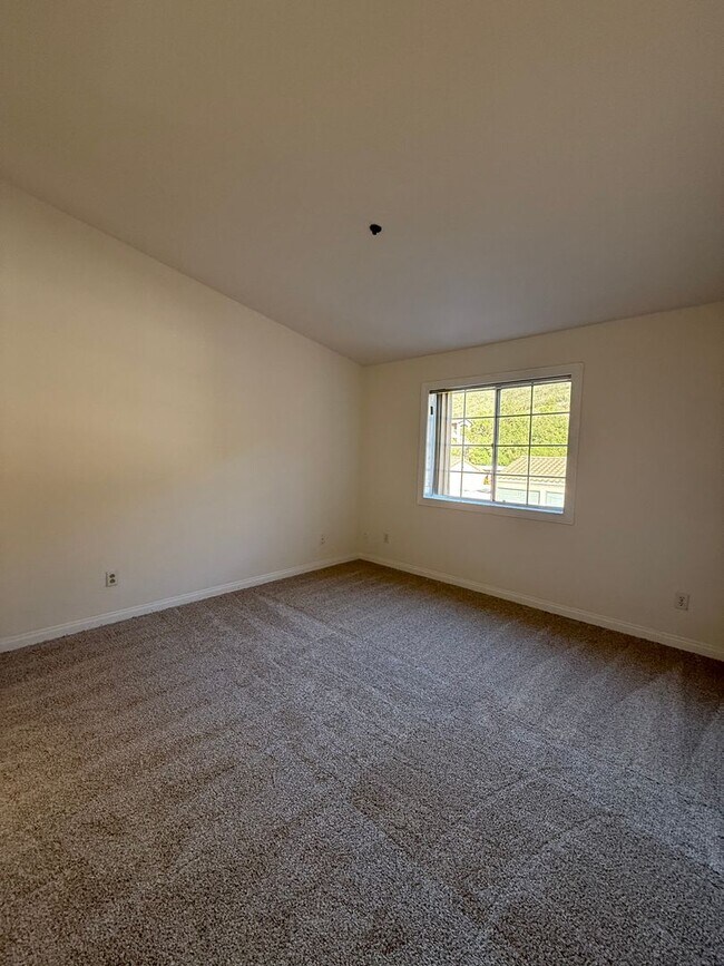 Building Photo - Cute and Cozy 2Br/2Ba second floor Condo in The Summit