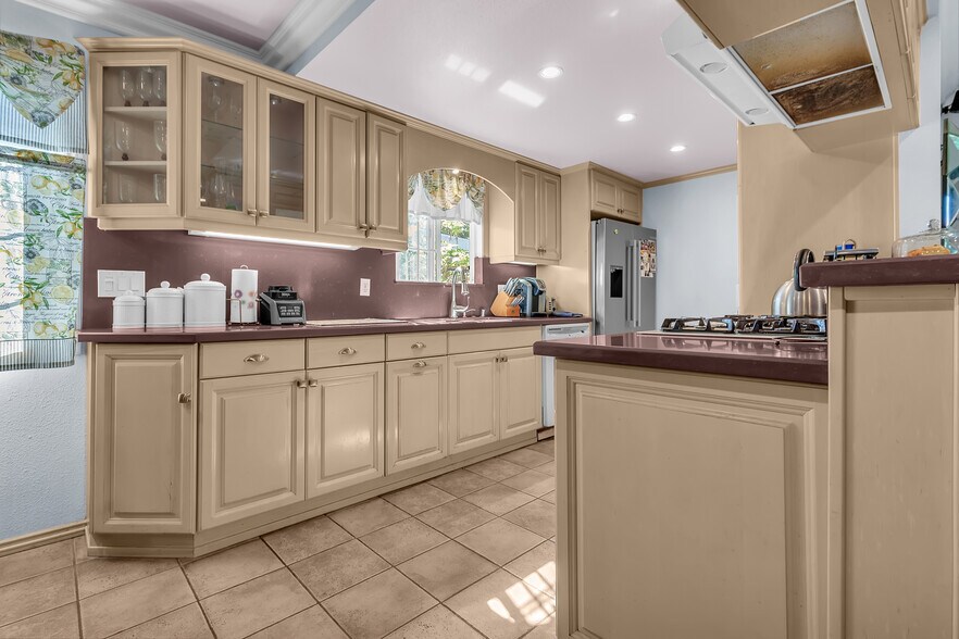 Building Photo - 9720 Blandwood Rd