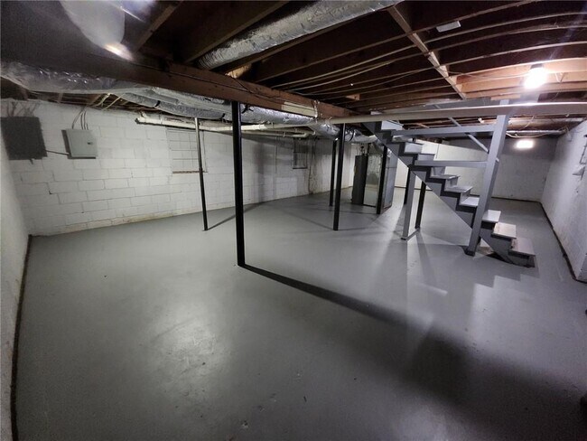 Building Photo - 2879 Port Royal Ln