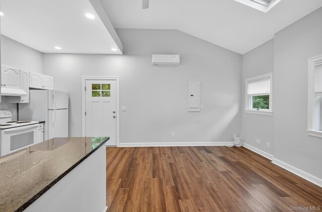 Building Photo - 6 Greg Ln