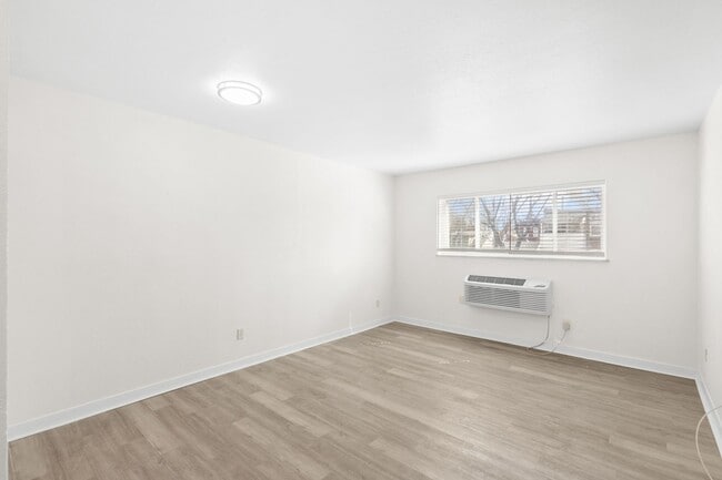 Building Photo - Tower Grove Gem