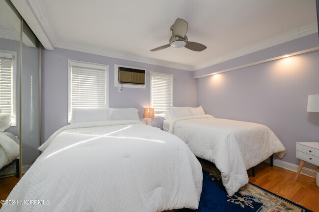 Building Photo - 164 S Linden Ave