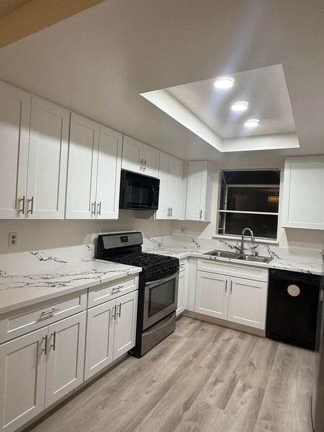 Building Photo - Beautiful 2 bd 2 ba Condo Santa Clarita