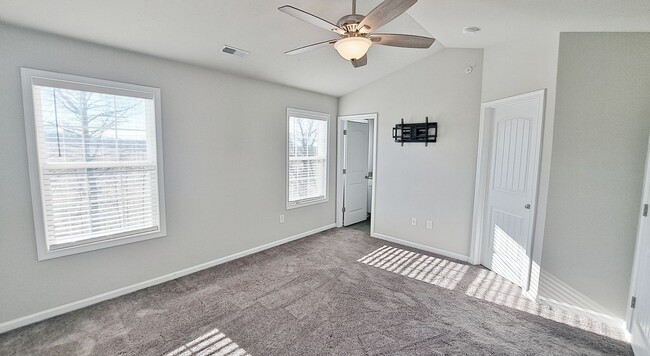 Building Photo - 4 Bed / 2-1/2 Bath Single Family Townhome w/1-Car Garage