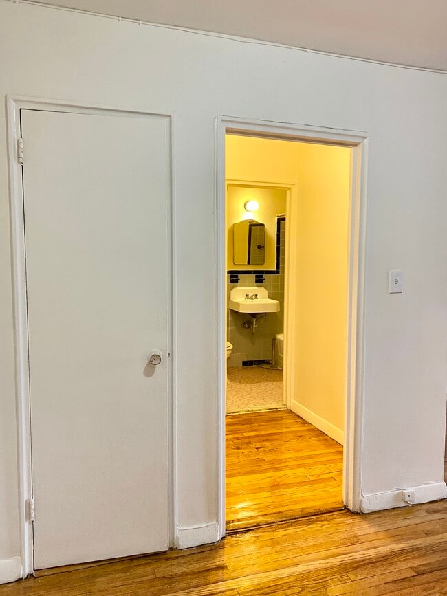 Building Photo - 315 Ovington Ave